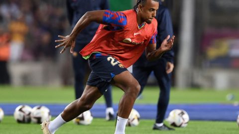 Jules Kounde Jadi Incaran Chelsea dan Liverpool, Barcelona Hadapi Situasi yang Sangat Rumit