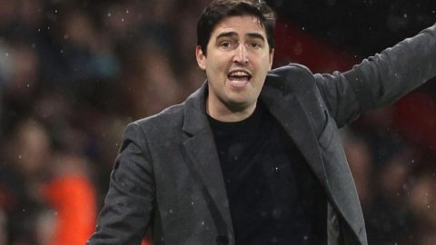 Iraola Kritik Keputusan VAR dalam Kemenangan Liverpool atas Brentford, Dua Pemain The Reds Cedera